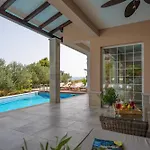 Porto Mimice, 40sqm Heated Private Pool, 4 Bedrooms, Sauna, Gym, Billiard Villa