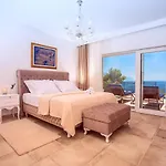 Porto Mimice, 40sqm Heated Private Pool, 4 Bedrooms, Sauna, Gym, Billiard Villa Mimice