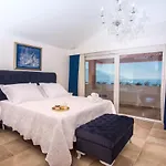 Villa Porto Mimice, 40sqm Heated Private Pool, 4 Bedrooms, Sauna, Gym, Billiard Mimice