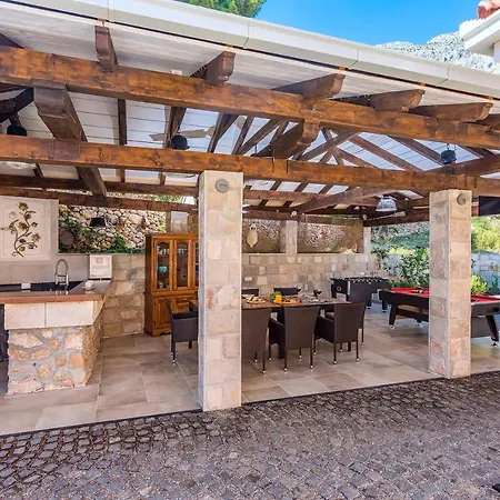 Porto Mimice, 40sqm Heated Private Pool, 4 Bedrooms, Sauna, Gym, Billiard *