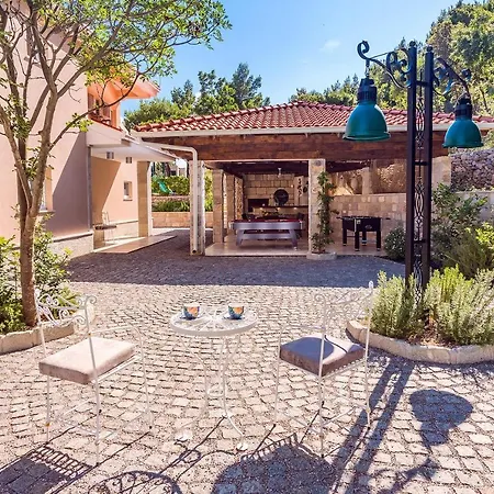 וילה Porto Mimice, 40sqm Heated Private Pool, 4 Bedrooms, Sauna, Gym, Billiard מימיצה