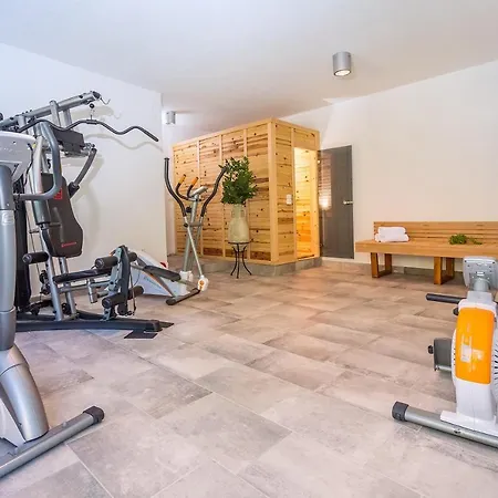 Porto Mimice, 40sqm Heated Private Pool, 4 Bedrooms, Sauna, Gym, Billiard * Mimice