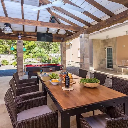 Porto Mimice, 40sqm Heated Private Pool, 4 Bedrooms, Sauna, Gym, Billiard וילה *