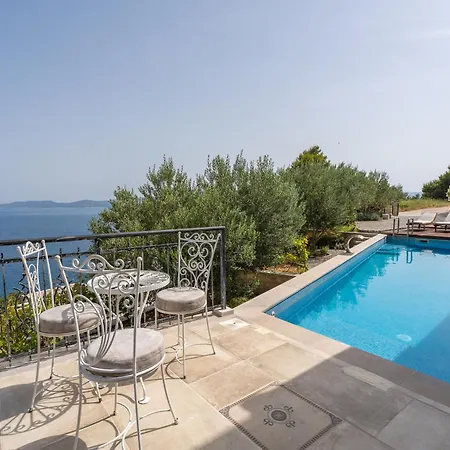 Porto Mimice, 40sqm Heated Private Pool, 4 Bedrooms, Sauna, Gym, Billiard וילה מימיצה
