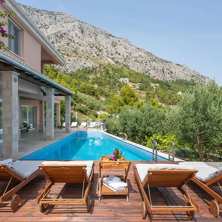 Porto Mimice, 40sqm Heated Private Pool, 4 Bedrooms, Sauna, Gym, Billiard Villa Mimice