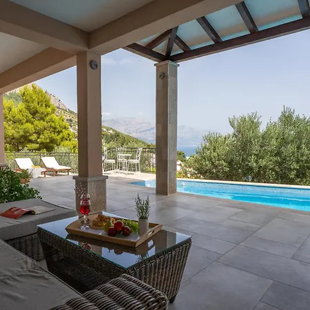 Porto Mimice, 40sqm Heated Private Pool, 4 Bedrooms, Sauna, Gym, Billiard * Mimice