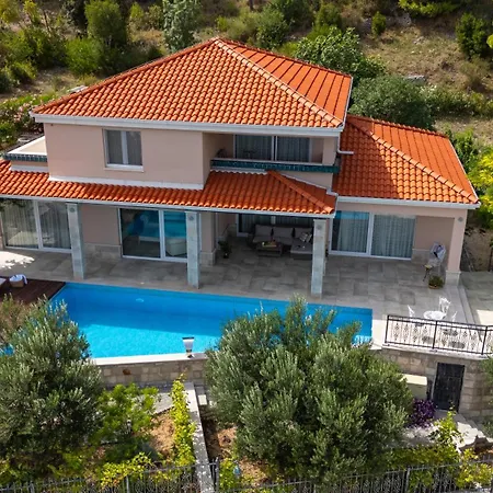 Porto Mimice, 40sqm Heated Private Pool, 4 Bedrooms, Sauna, Gym, Billiard Villa Mimice