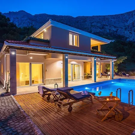 Porto Mimice, 40sqm Heated Private Pool, 4 Bedrooms, Sauna, Gym, Billiard Villa