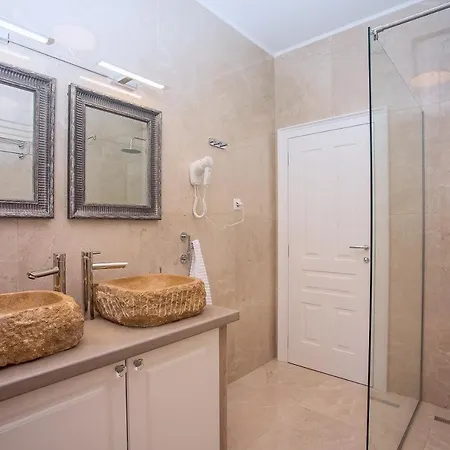 וילה Porto Mimice, 40sqm Heated Private Pool, 4 Bedrooms, Sauna, Gym, Billiard מימיצה