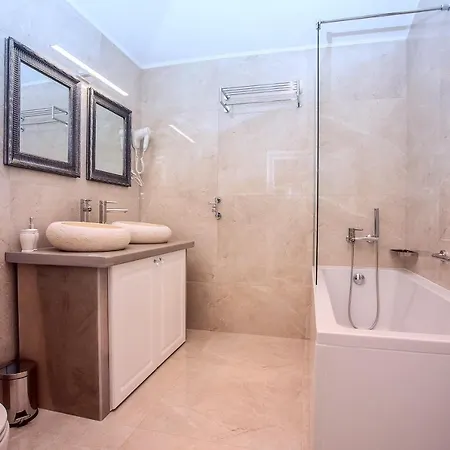 Porto Mimice, 40sqm Heated Private Pool, 4 Bedrooms, Sauna, Gym, Billiard וילה מימיצה