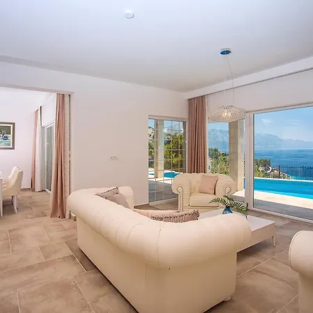 Porto Mimice, 40sqm Heated Private Pool, 4 Bedrooms, Sauna, Gym, Billiard