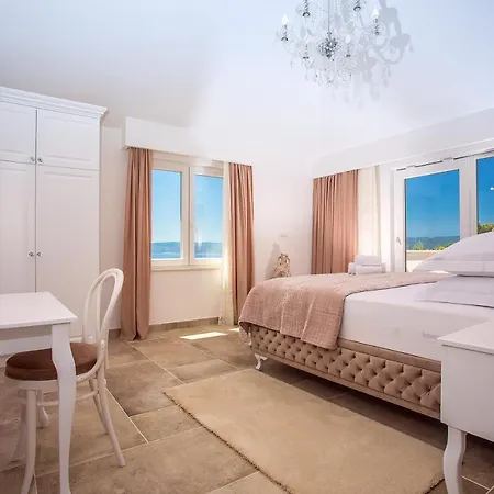 Porto Mimice, 40sqm Heated Private Pool, 4 Bedrooms, Sauna, Gym, Billiard * מימיצה