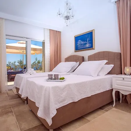 Porto Mimice, 40sqm Heated Private Pool, 4 Bedrooms, Sauna, Gym, Billiard