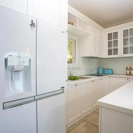 Porto Mimice, 40sqm Heated Private Pool, 4 Bedrooms, Sauna, Gym, Billiard וילה מימיצה