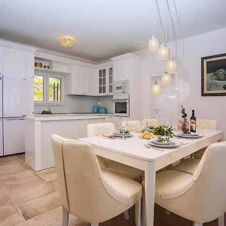 Porto Mimice, 40sqm Heated Private Pool, 4 Bedrooms, Sauna, Gym, Billiard *