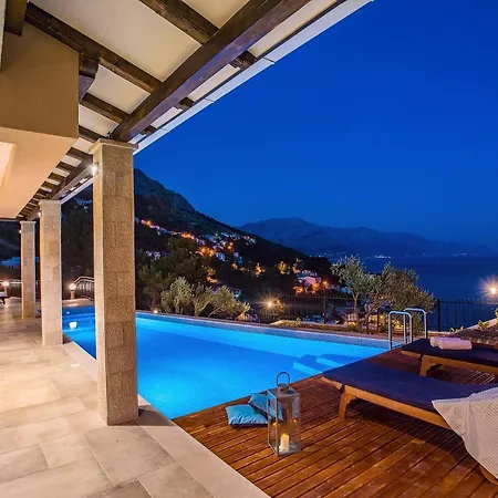 Porto Mimice, 40sqm Heated Private Pool, 4 Bedrooms, Sauna, Gym, Billiard וילה