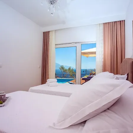 Porto Mimice, 40sqm Heated Private Pool, 4 Bedrooms, Sauna, Gym, Billiard וילה
