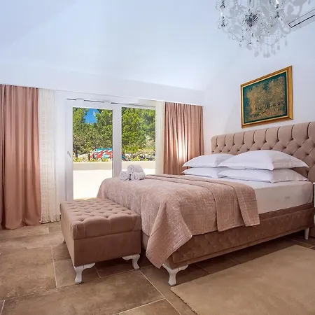 Porto Mimice, 40sqm Heated Private Pool, 4 Bedrooms, Sauna, Gym, Billiard * מימיצה